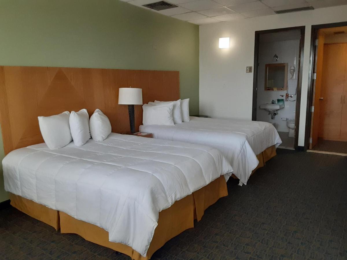 Howard Johnson By Wyndham San Juan Centro Cardiovascular Exterior photo