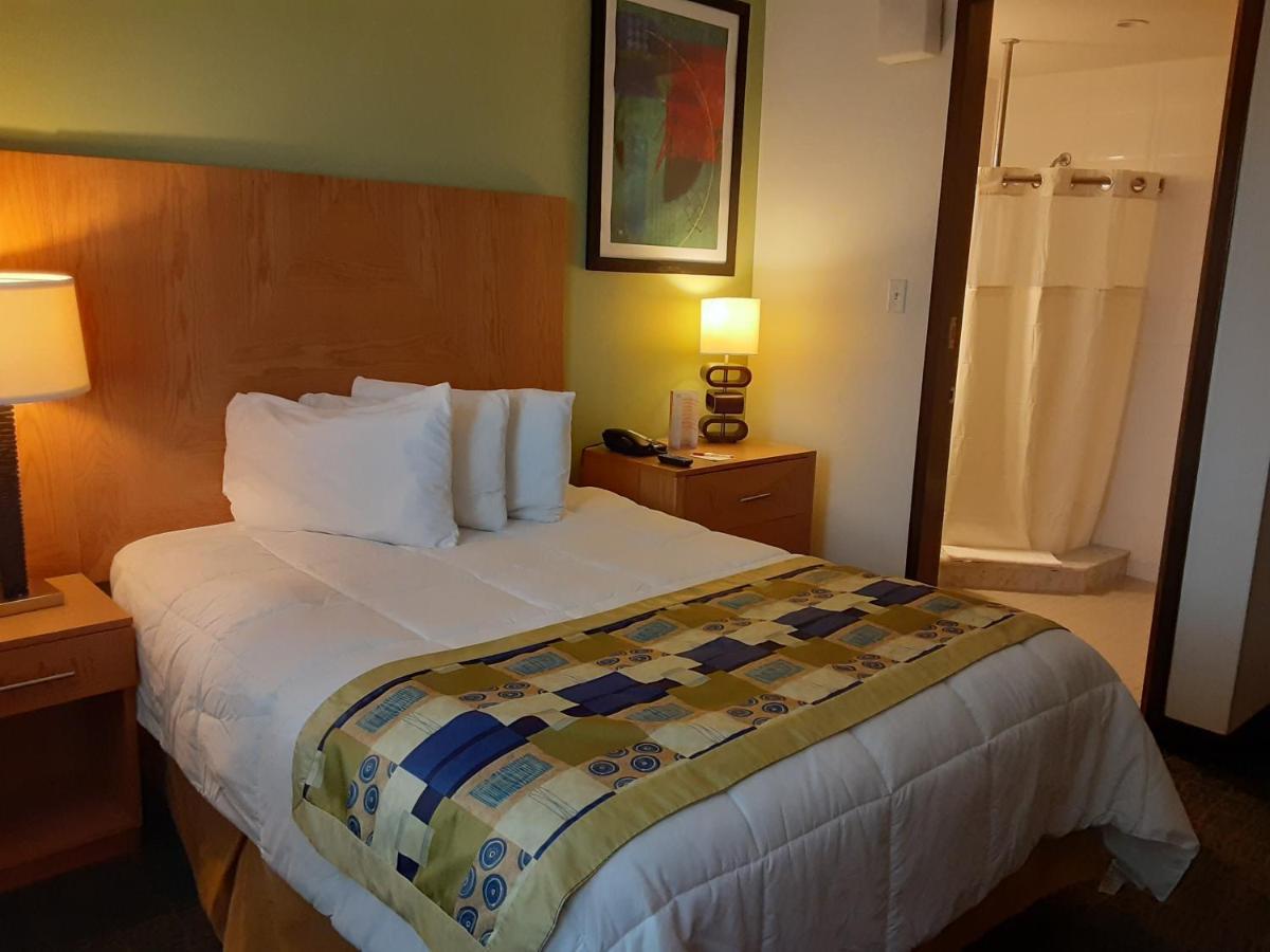 Howard Johnson By Wyndham San Juan Centro Cardiovascular Exterior photo